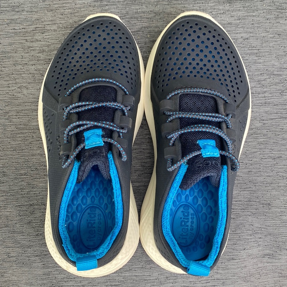 Boys croc gym shoes